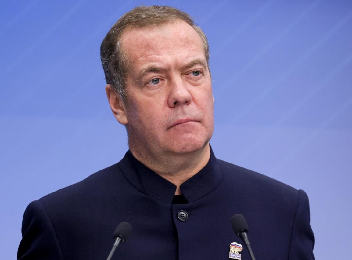 Дмитрий Медведев поддержал введение дополнительного оплачиваемого отпуска для реабилитации ветеранов СВО